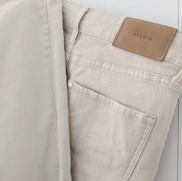 Cream Coloured Skinny Jeans. 5 Pocket. 25. Wardrobe Staple! Like New! HP! - Picture 3 of 16